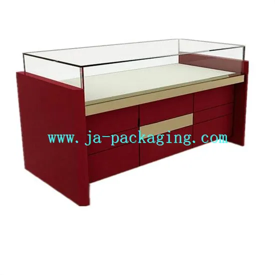 ক্যাবিনেট এবং ড্রয়ারস সঙ্গে লাল কাঠের শোকেস